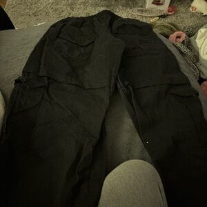 Black cargo trousers #cargopants